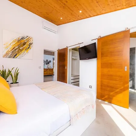Santa Eulalia 54 *